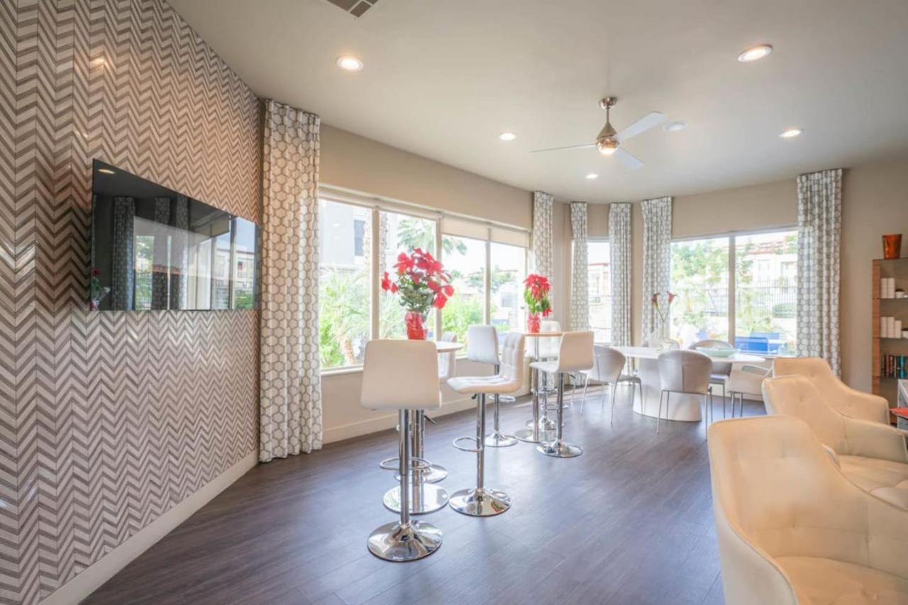 Posh 2Bd - Midtown - Gym, Pool, W-D, Parking - Sleeps 8 Apartment Финикс Екстериор снимка