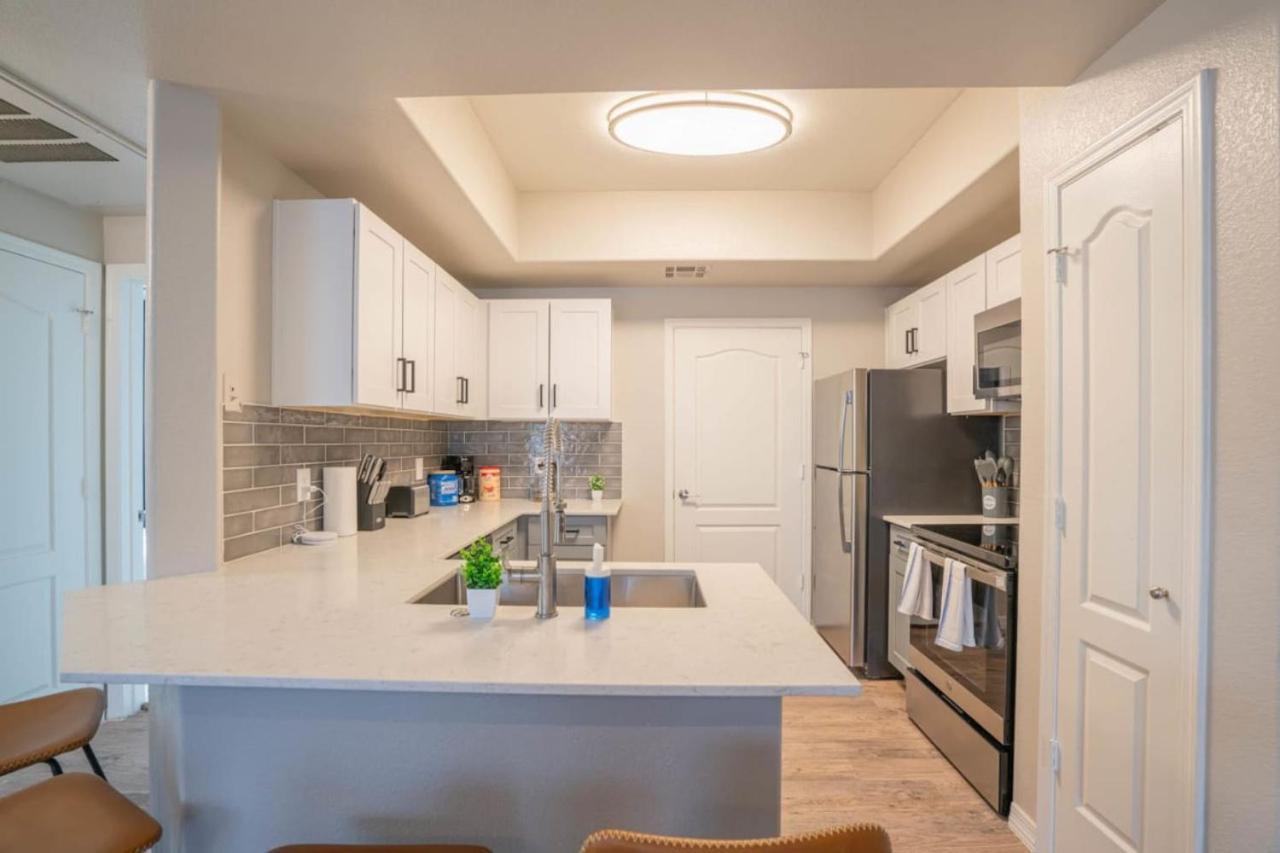 Posh 2Bd - Midtown - Gym, Pool, W-D, Parking - Sleeps 8 Apartment Финикс Екстериор снимка