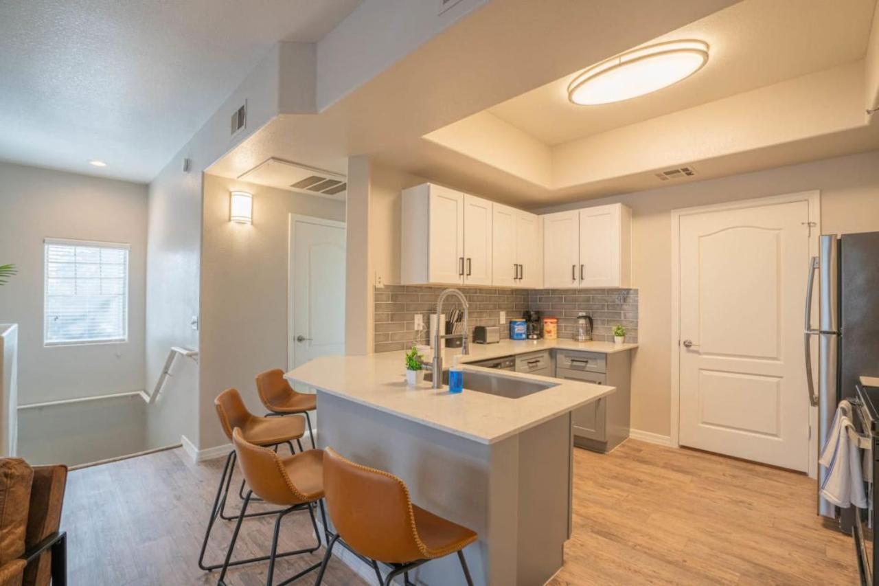 Posh 2Bd - Midtown - Gym, Pool, W-D, Parking - Sleeps 8 Apartment Финикс Екстериор снимка